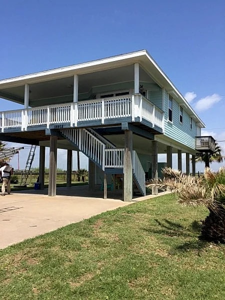 Beautiful Cozy Beach House, 3 Bedrooms, 2 Baths with Awesome Gulf Views! in Galveston, Texas, United States — photo 4