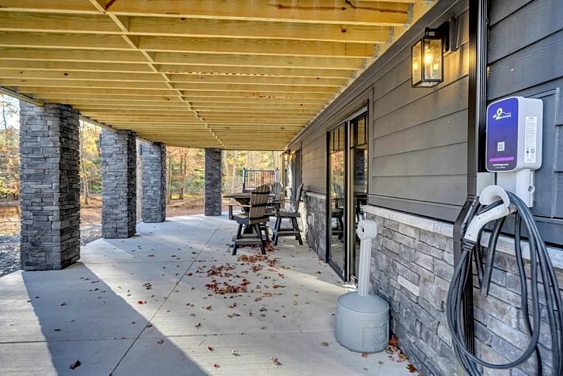 "Light My Fire" 8 Bedroom, Hot Tub, Firepit, Outdoor Bar, Sauna, Elevator in Lake Harmony, Pennsylvania, United States — photo 3