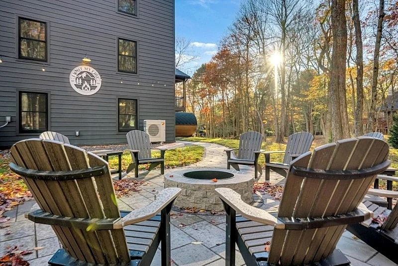 "Light My Fire" 8 Bedroom, Hot Tub, Firepit, Outdoor Bar, Sauna, Elevator in Lake Harmony, Pennsylvania, United States — photo 2