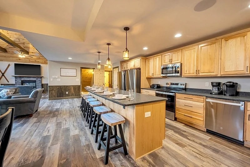 "Light My Fire" 8 Bedroom, Hot Tub, Firepit, Outdoor Bar, Sauna, Elevator in Lake Harmony, Pennsylvania, United States — photo 4