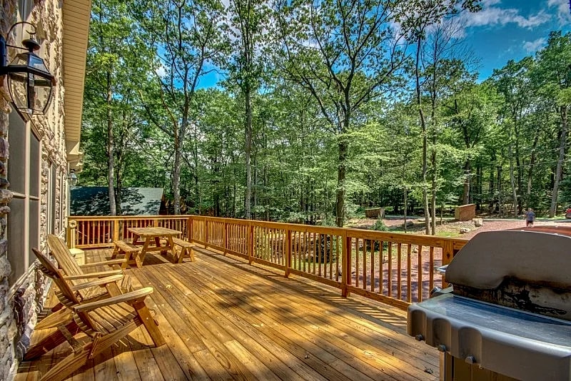 "Aspen" Near Lake/ Beach/ Skiing, Sound System, Grill, Pool Table, Hot Tub, Fire Pit, Gas Fireplaces in Lake Harmony, Pennsylvania, United States — photo 2