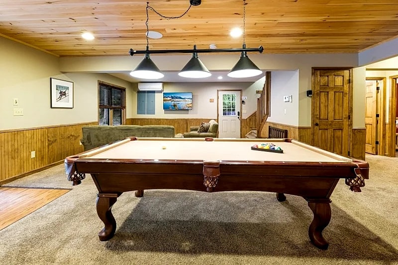 "Aspen" Near Lake/ Beach/ Skiing, Sound System, Grill, Pool Table, Hot Tub, Fire Pit, Gas Fireplaces in Lake Harmony, Pennsylvania, United States — photo 4