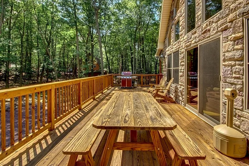 "Aspen" Near Lake/ Beach/ Skiing, Sound System, Grill, Pool Table, Hot Tub, Fire Pit, Gas Fireplaces in Lake Harmony, Pennsylvania, United States — photo 5