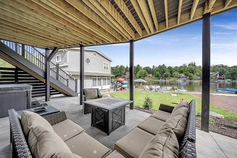 Lake Front! "Great Lake Escape" Dock w/ Hot Tub, Fire Pit, Pool Table, Foosball & Shuffleboard in Lake Harmony, Pennsylvania, United States — photo 5