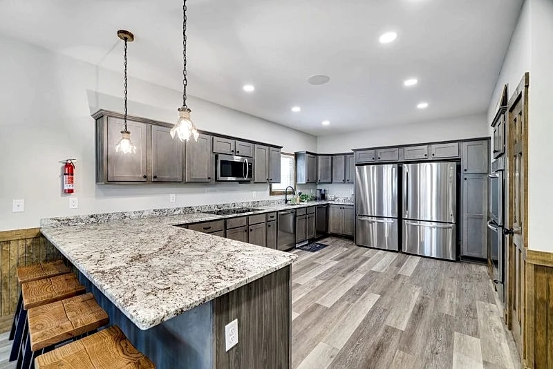 "Lucky Buck" Newly-Built, Near Lake & Golf, Fire Pit, Hot Tub, Grill, Game Room Bar, EV Charger in Lake Harmony, Pennsylvania, United States — photo 5