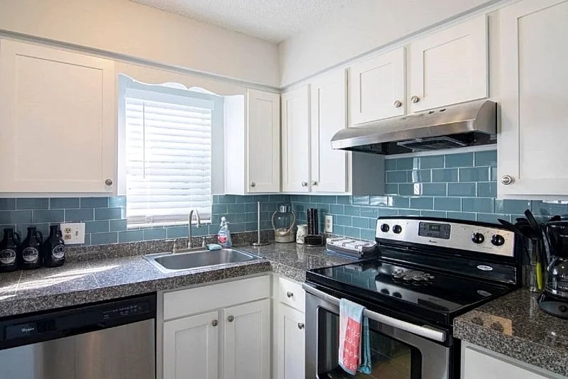Beaches are Open! One Block to the Beach! Sunnyside Up Townhome (A) in Jacksonville Beach, Florida, United States — photo 2