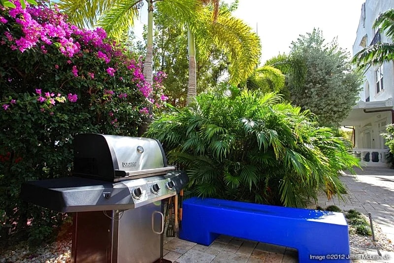 $95 Paradise! South of 5th Art Deco Condo, South Beach Miami's Best Neighborhood in Miami, Florida, United States — photo 5