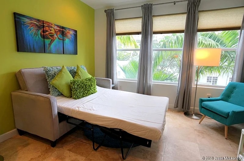 $95 Paradise! South of 5th Art Deco Condo, South Beach Miami's Best Neighborhood in Miami, Florida, United States — photo 4