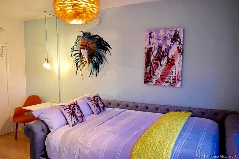 "Native American Inspired" Art Deco Retreat in a Safe Neighborhood! in Miami Beach, Florida, United States — photo 5