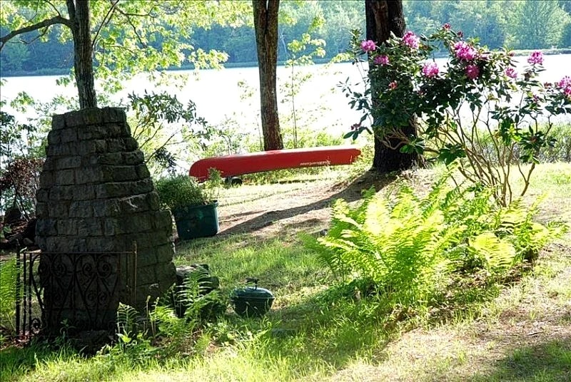 Enchanting Rockwood Lakefront Home,Hot Tub, Boats, Bikes, Ping Pong, Pool, FUN! in Fitzwilliam, New Hampshire, United States — photo 3