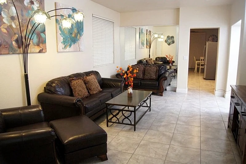 Single Story Beautiful home/King size beds/TV in Paradise, Nevada, United States — photo 1