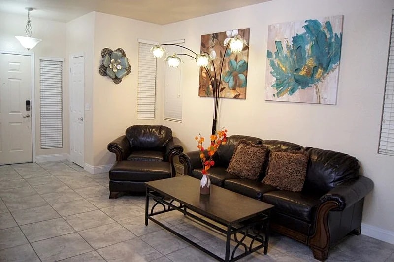 Single Story Beautiful home/King size beds/TV in Paradise, Nevada, United States — photo 2