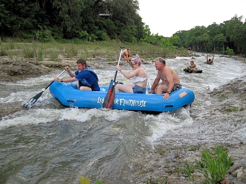 GuadalupeRiverDuplex is on major tubing section of Guadalupe in New Braunfels, Texas, United States — photo 4