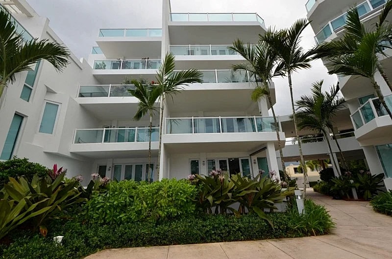 Beautiful Garden Level Ocean Front Condo at the Exclusive Las Balandras