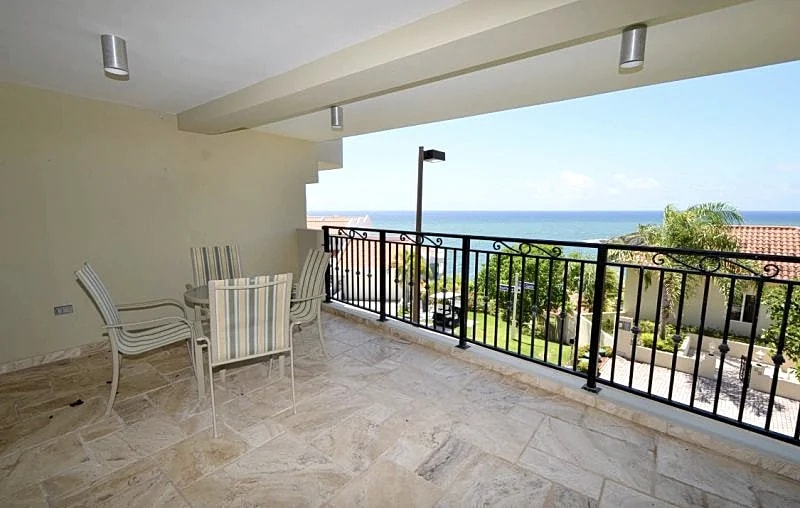 Beautiful 4 Bedroom Ocean View Villa with Pool!