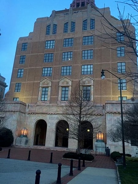 Downtown Convience with Great Mtn Views & Stylish Design & Short Walk Downtown in Asheville, North Carolina, United States — photo 5