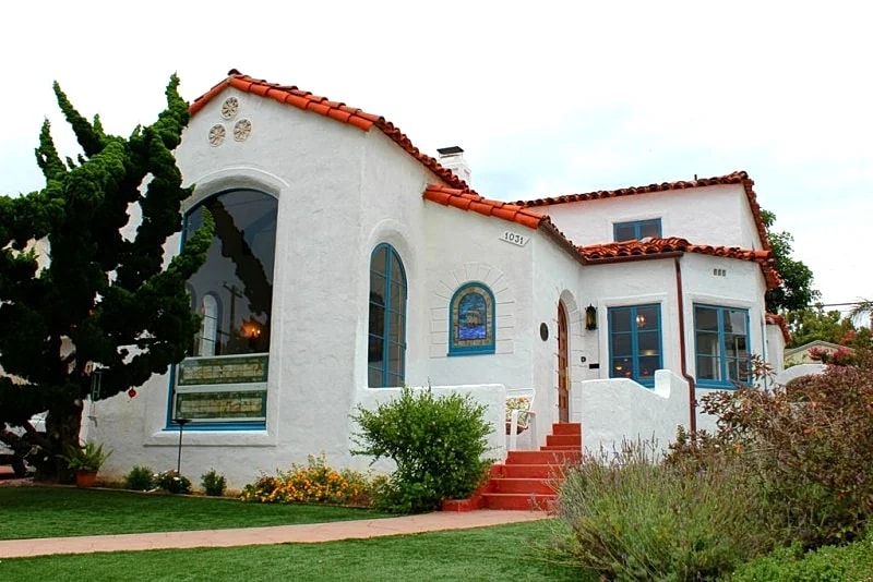 Beautiful Spacious Home; Ocean & Sunset Views; Quiet Area Close to Downtown