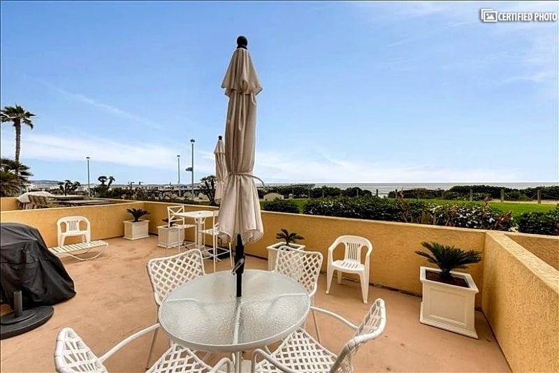 Seashore Condominiums Oceanfront P.B. in San Diego, California, United States — photo 5