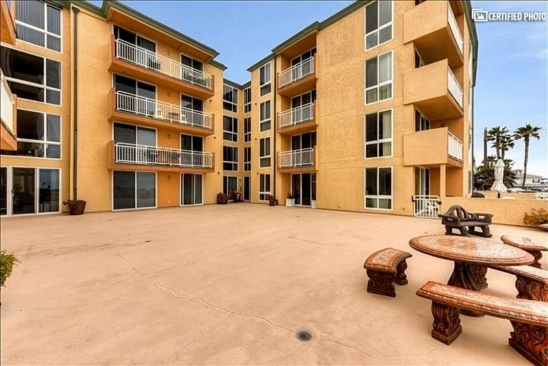 Seashore Condominiums Oceanfront P.B. in San Diego, California, United States — photo 2