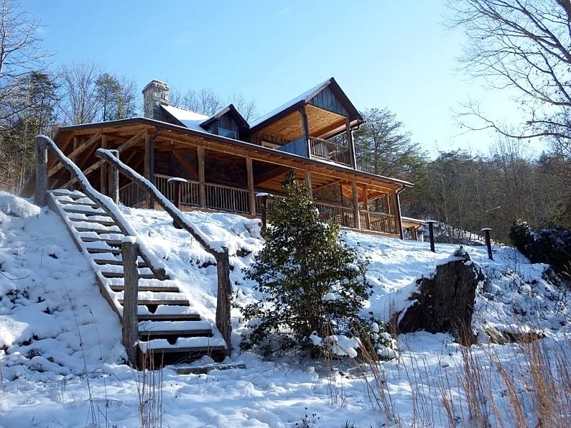 Craftsman Style River House sitting on the French Broad River! in Marshall, North Carolina, United States — photo 3