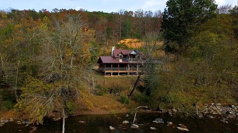 Craftsman Style River House sitting on the French Broad River! in Marshall, North Carolina, United States — photo 2