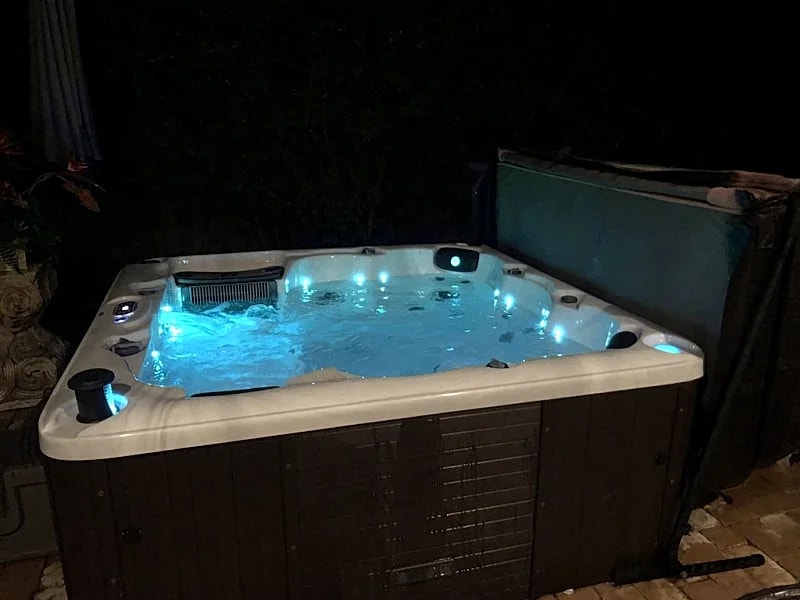 ULTRA BEAUTIFUL BIG LA HOME -NEW FURNITURE-NEW JACUZZI-KING BEDS-COMFORTABLE in Van Nuys, California, United States — photo 4