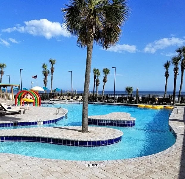 The Luv Shack- Oceanfront Romantic Couples Suite Fireplace Walk In shower in Myrtle Beach, South Carolina, United States — photo 2
