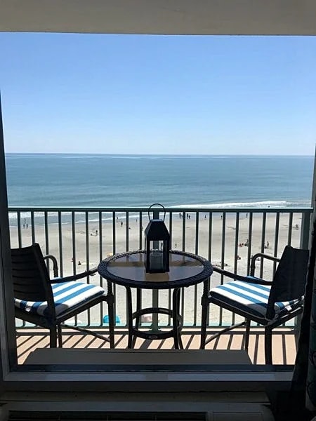 The Luv Shack- Oceanfront Romantic Couples Suite Fireplace Walk In shower