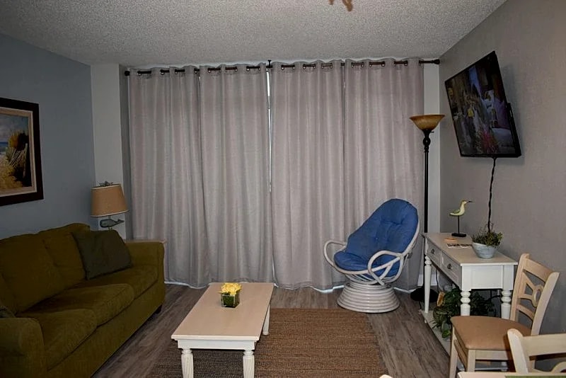 Awesome Direct Oceanfront 1 BR Condo Sleeps 4-8. Linens Included. in North Myrtle Beach, South Carolina, United States — photo 4