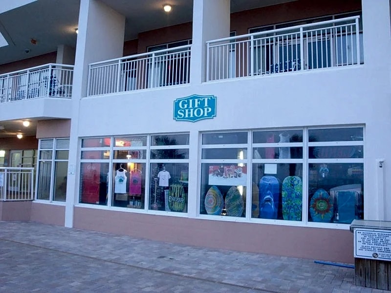 Gorgeous Oceanfront 3 Bedrooms Condo Sleeps 6-10 -Linens Included in North Myrtle Beach, South Carolina, United States — photo 3