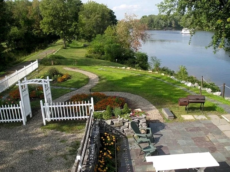 Hudson River home with spectacular river views & beach near Sarotoga Race track in Town Of Saratoga, New York, United States — photo 3