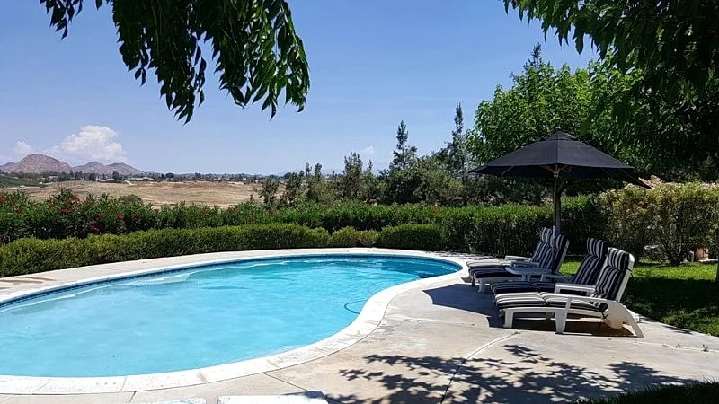PRIVATE 2 BR, 2 BA GUESTHOUSE with Pool - WALK TO WINERIES. in Temecula, California, United States — photo 3