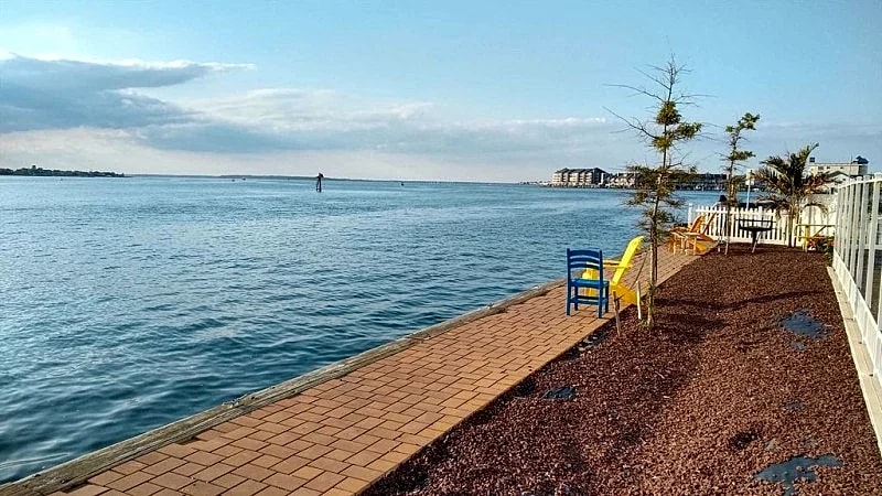 New! Bayfront Condo w/ Fantastic Views Small building with Great Bay Front Pool in Ocean City, Maryland, United States — photo 3