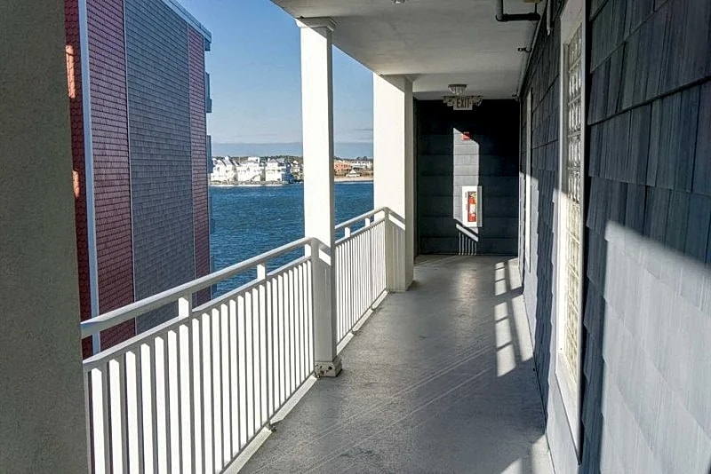 Large Direct Bayfront Condo Downtown close to Boardwalk, Beach, Amusement Pier in Ocean City, Maryland, United States — photo 4
