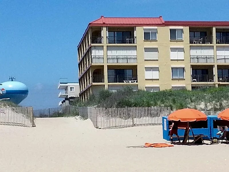Mid-Town 2 Level Condo Steps to the Beach & Favorite Restaurants in Ocean City, Maryland, United States — photo 5
