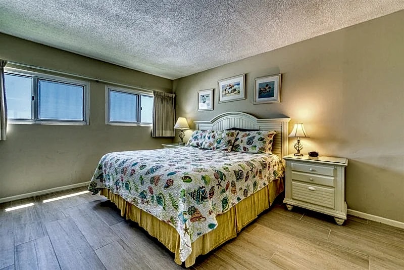 D404 | Beachfront with Beach Service, Pool, & WiFi in Miramar Beach, Florida, United States — photo 4
