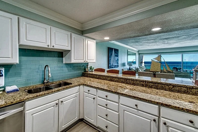 C603 | Beachfront with Beach Service, Pool, & WiFi in Miramar Beach, Florida, United States — photo 5