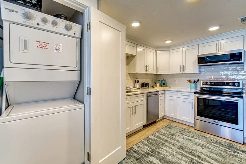 C301 | Beachfront with Beach Service, Pool, & WiFi in Miramar Beach, Florida, United States — photo 4