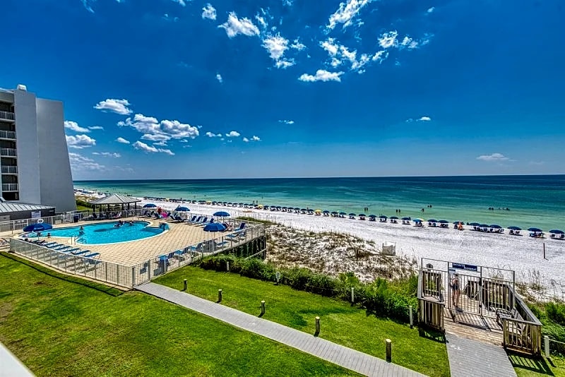 C301 | Beachfront with Beach Service, Pool, & WiFi in Miramar Beach, Florida, United States — photo 2