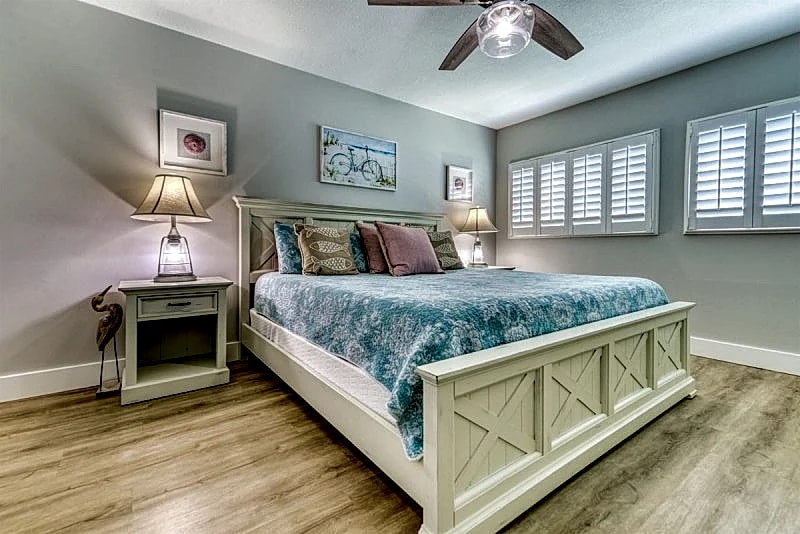C301 | Beachfront with Beach Service, Pool, & WiFi in Miramar Beach, Florida, United States — photo 3