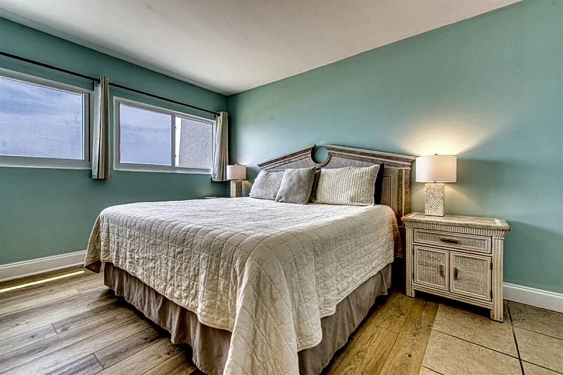 D104 | Beachfront with Beach Service, Pool, & WiFi in Miramar Beach, Florida, United States — photo 4