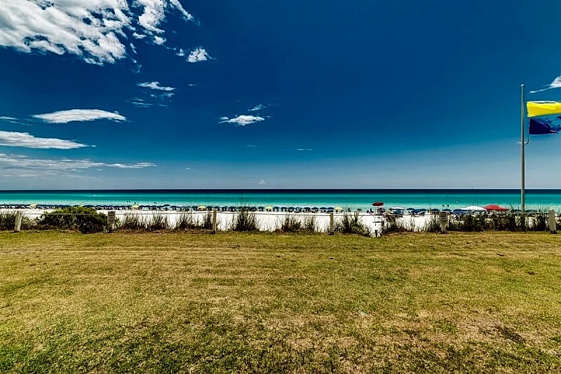 D102 | Beachfront with Beach Service, Pool, & WiFi in Miramar Beach, Florida, United States — photo 5