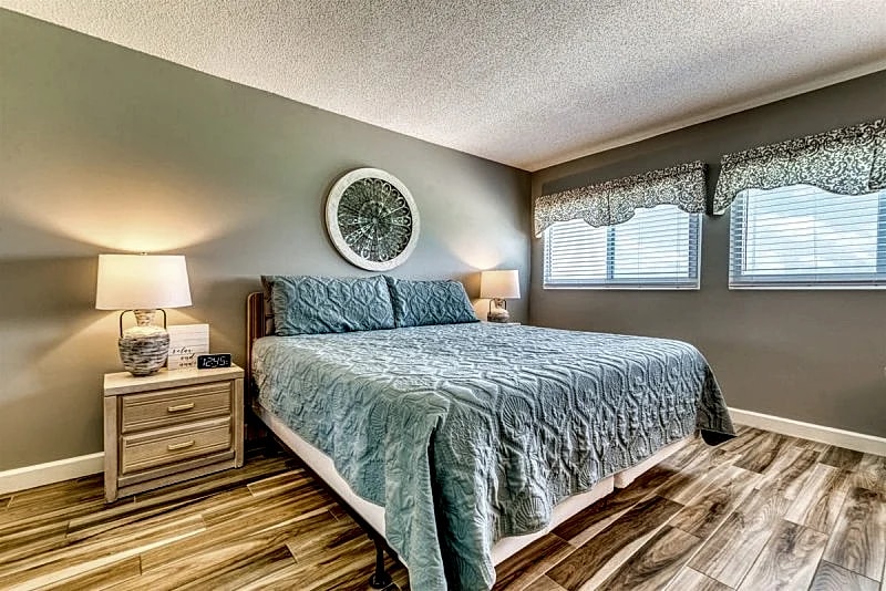 D602 | Beachfront with Beach Service, Pool, & WiFi in Miramar Beach, Florida, United States — photo 5