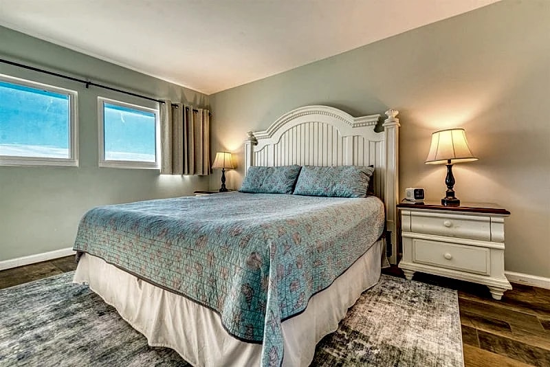 C303 | Beachfront with Beach Service, Pool, & WiFi in Miramar Beach, Florida, United States — photo 5