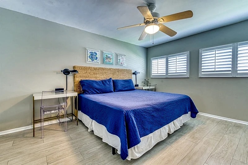 C302 | Beachfront with Beach Service, Pool, & WiFi in Miramar Beach, Florida, United States — photo 5