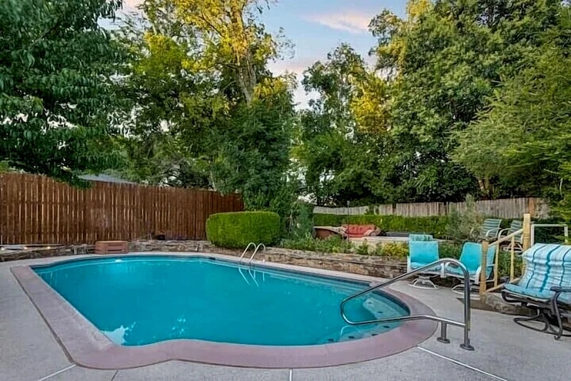 Pool ,Oasis, Amazing Home, Pool, Hot Tub, Grills, Fire Pit, Central Location in Duncanville, Texas, United States — photo 4