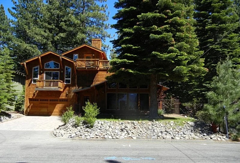Luxury Mountain View Retreat in South Lake Tahoe, California, United States — photo 2