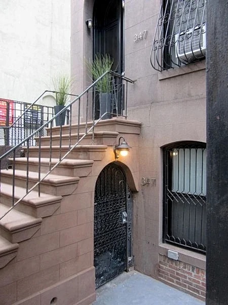 4 Bedroom Designer Residence- Steps to Times SQ MIDTOWN FLATS NYC in New York City, New York, United States — photo 3