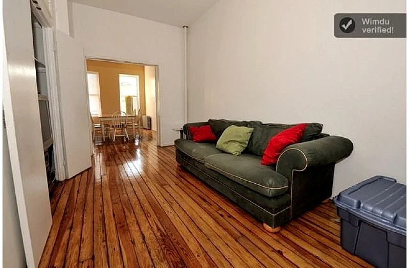 Brownstone Just 20 Mins to Manhattan! - 2,3,or 5 BR! in Queens, New York, United States — photo 4