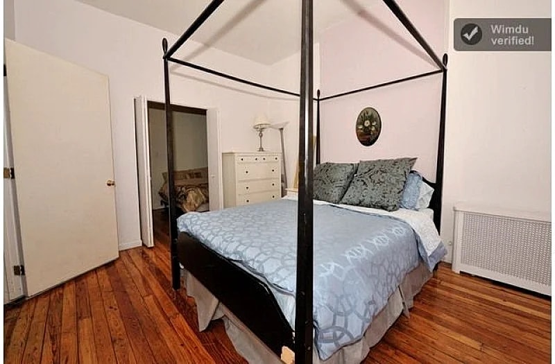 Brownstone Just 20 Mins to Manhattan! - 2,3,or 5 BR! in Queens, New York, United States — photo 2